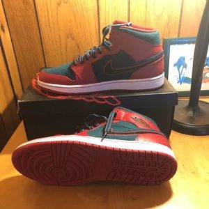Air Jordan 1 Retro Gym Red/Sea Green